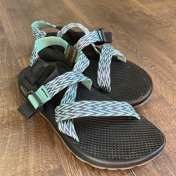 Chaco Shoes - Chaco • women’s sandals with green strap size 7